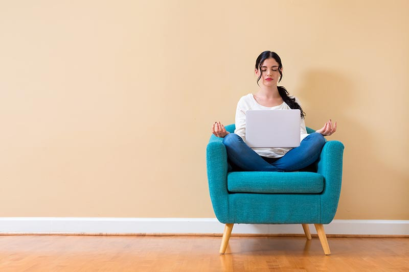 Lektura - Mindfulness w pracy.  Jak praktykowanie uważności  może wpływać na satysfakcję i efektywność osobistą (cz. 1)